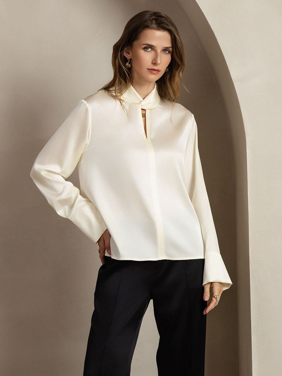 Rosstef 19Momme Silk Keyhole Neck Blouse with Pearl Buttons