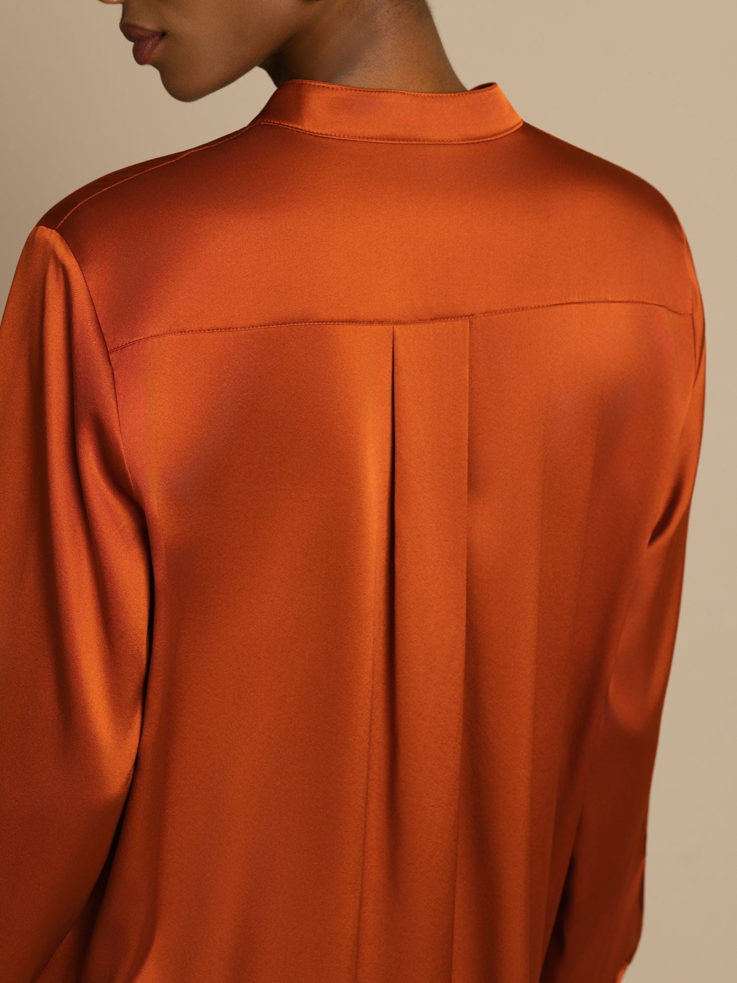 Rosstef 19Momme Silk Flex Stand Collar High-Low Bluse
