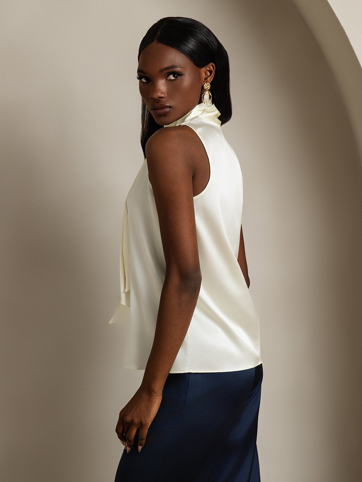 Rosstef 19Momme Silk Sleeveless Tie Neck Blouse - Güçlü ve Elegan Tişört