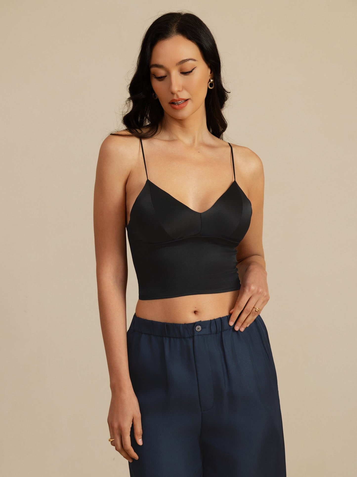 Rosstef Silk Crop Top: Güçlü ve Çıkarıcı V-Kol Çamaşır
