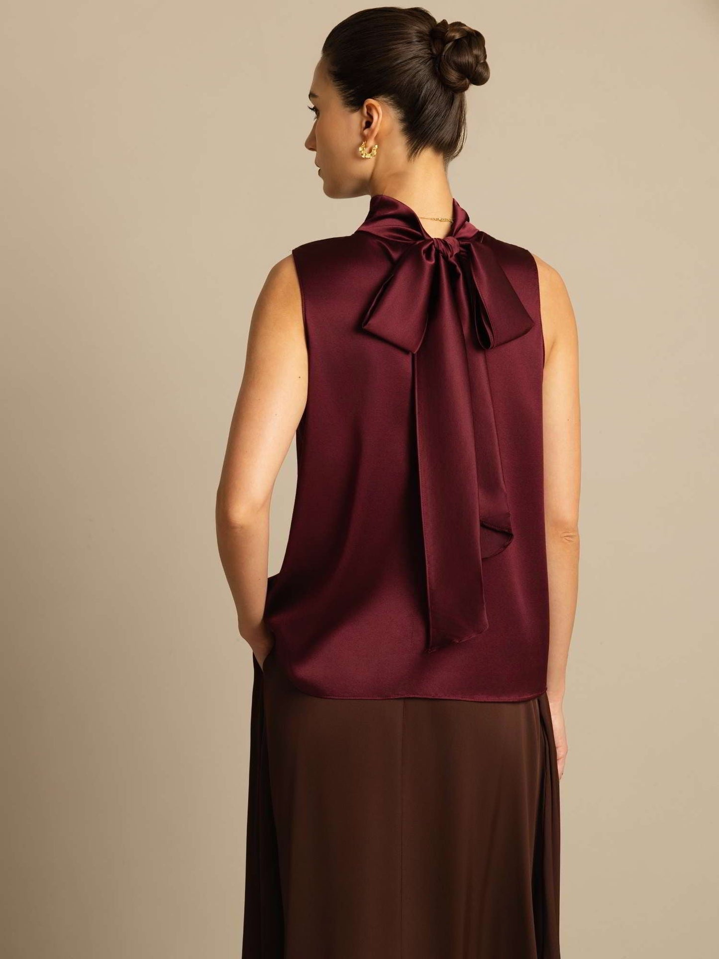 Rosstef 19Momme Silk Sleeveless Tie Neck Blouse - Güçlü ve Elegan Tişört