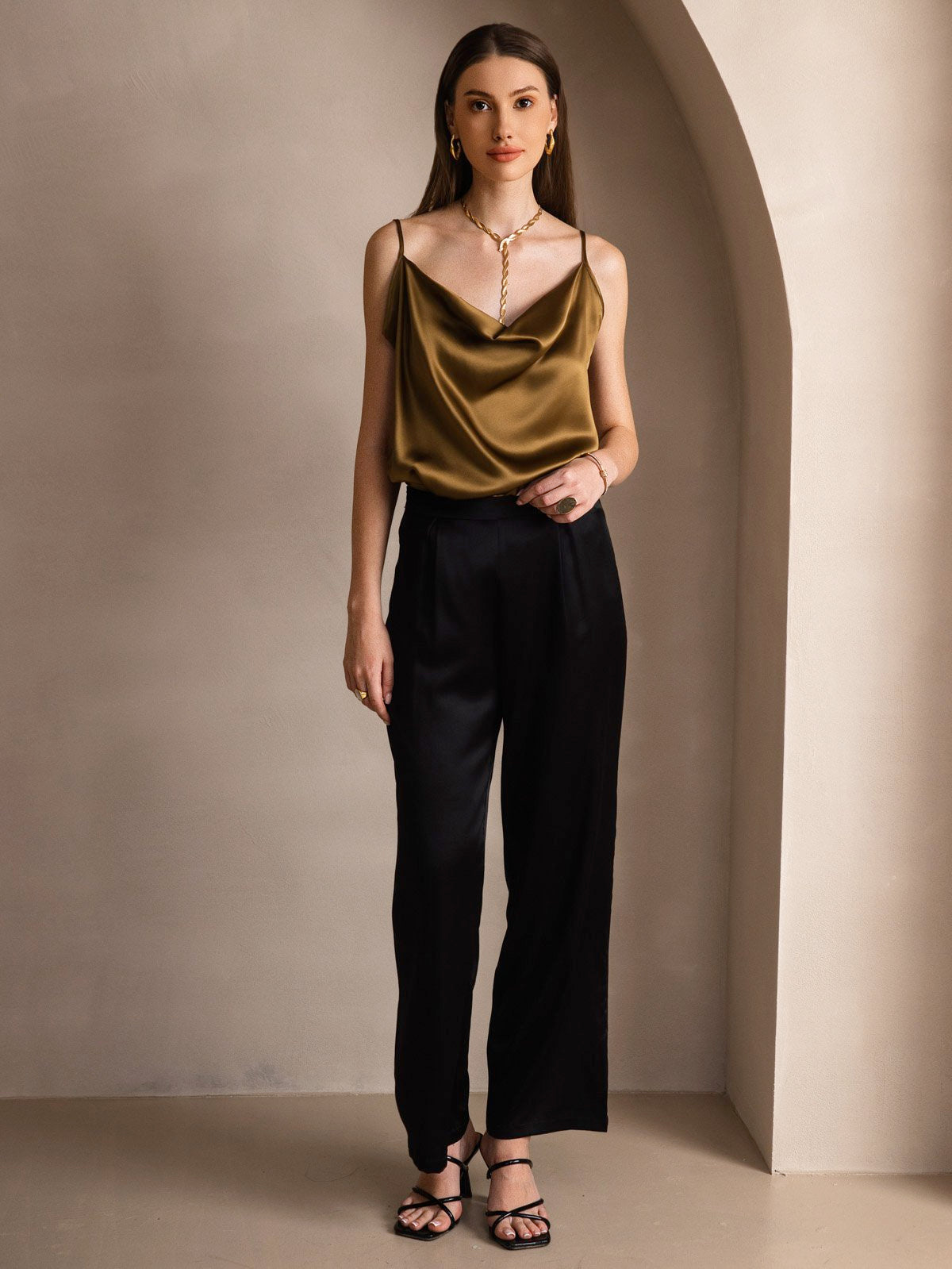 Rosstef 19Momme Silye Örtülü Cowl Neck Camisole