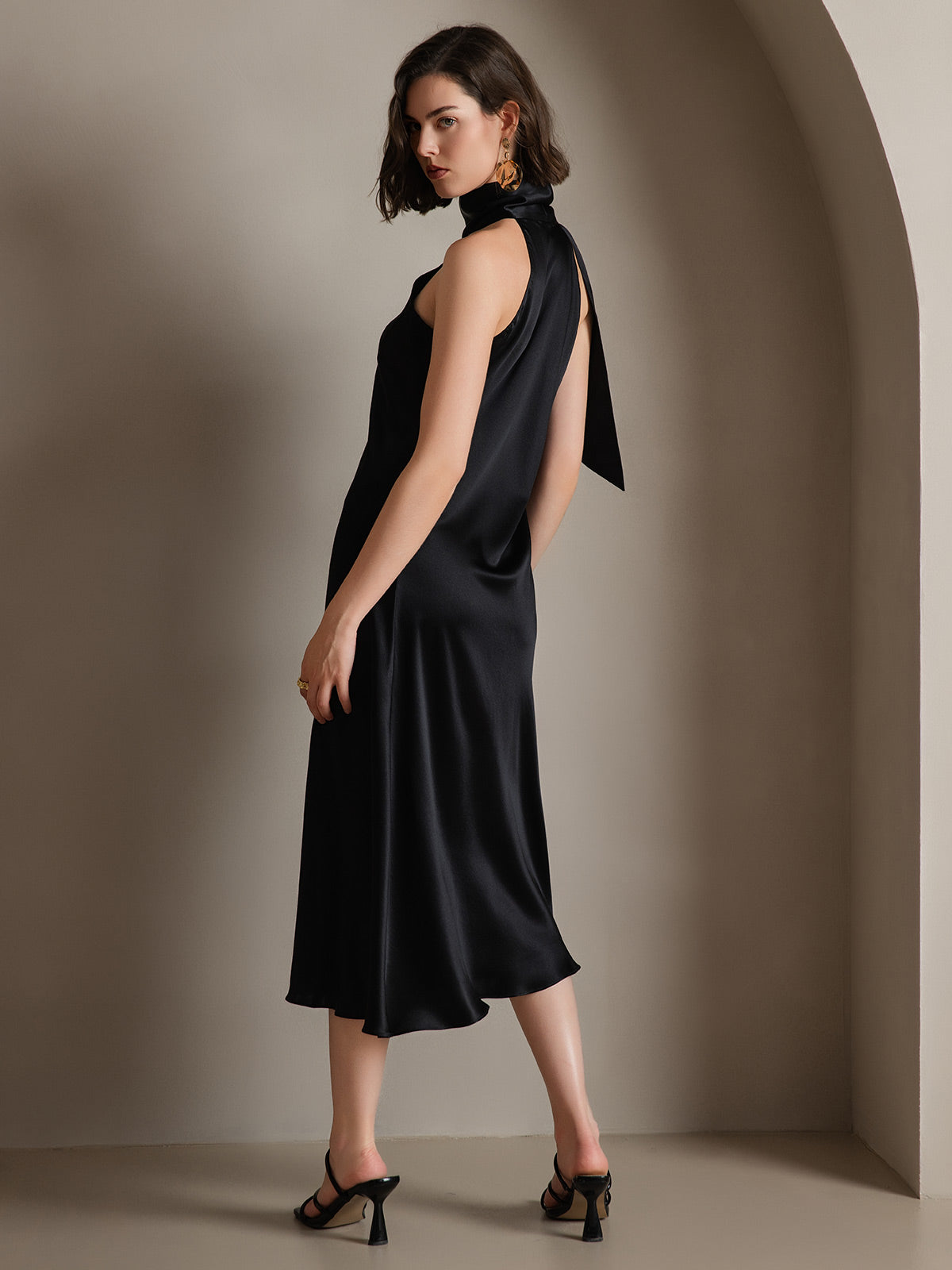 Rosstef 19Momme Silk Sleeveless Tie Neck Midi Dress