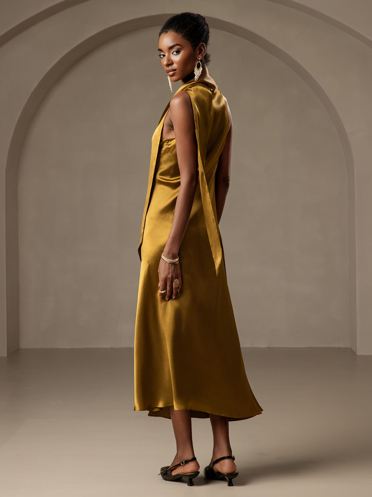 Rosstef 19Momme Silk Sleeveless Tie Neck Midi Dress