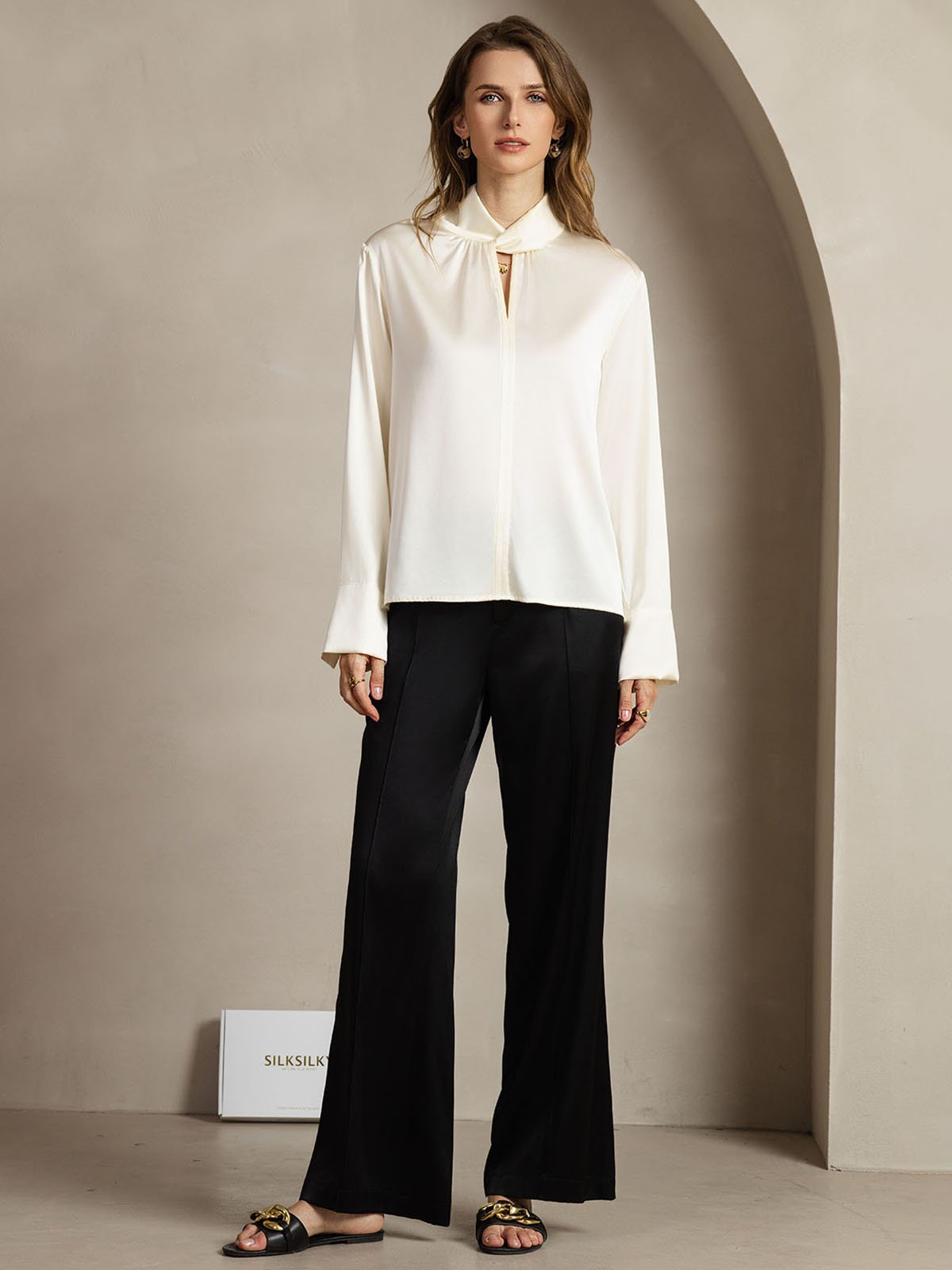 Rosstef 19Momme Silk Keyhole Neck Blouse with Pearl Buttons