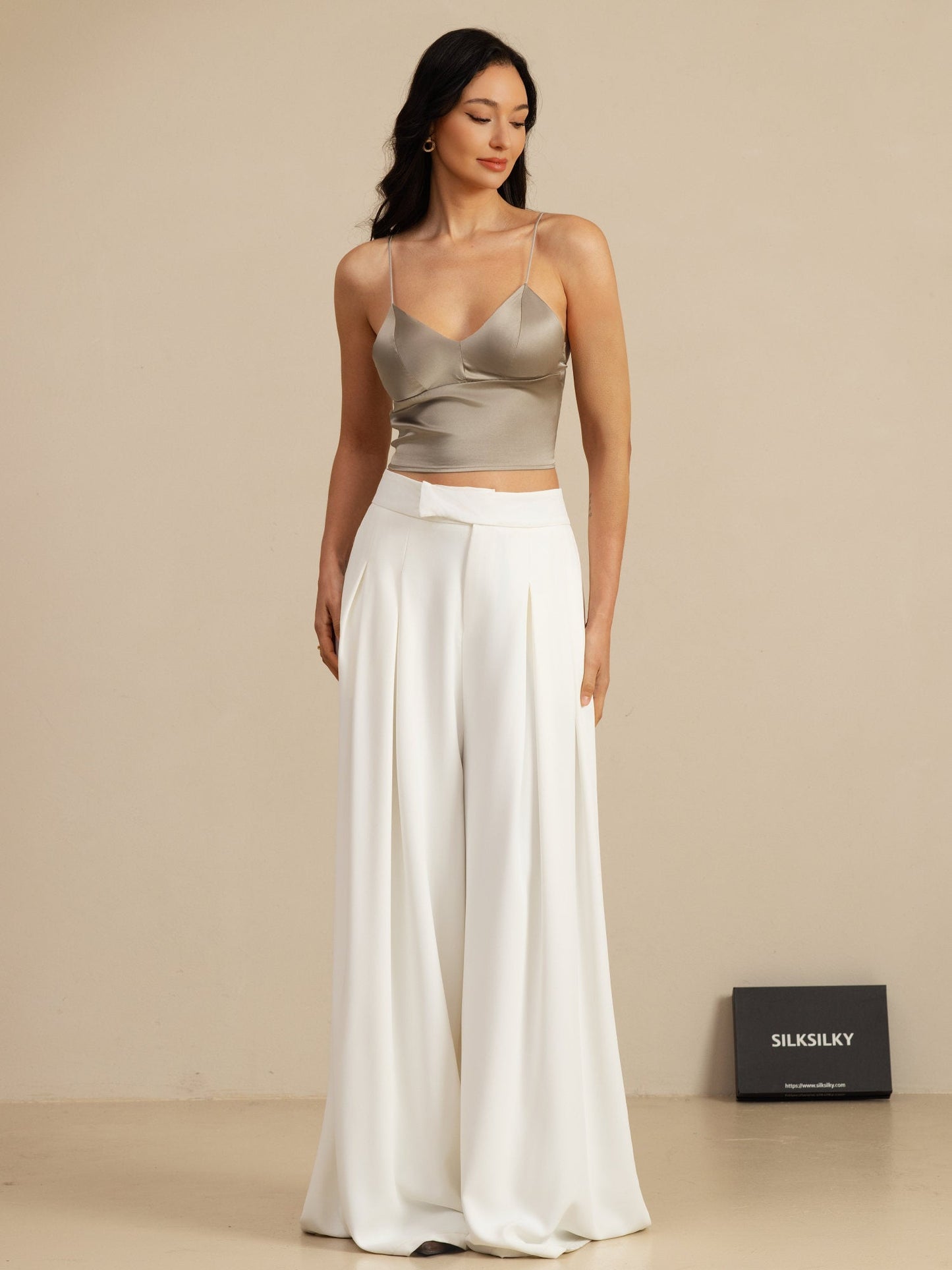 Rosstef Silk Crop Top: Güçlü ve Çıkarıcı V-Kol Çamaşır