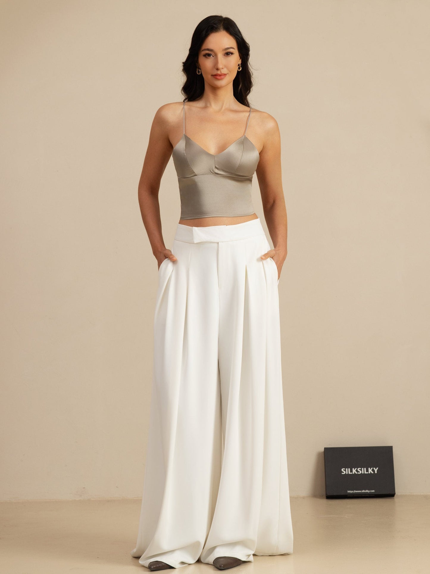 Rosstef Silk Crop Top: Güçlü ve Çıkarıcı V-Kol Çamaşır
