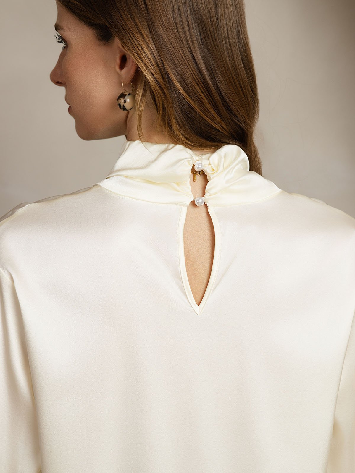 Rosstef 19Momme Silk Keyhole Neck Blouse with Pearl Buttons