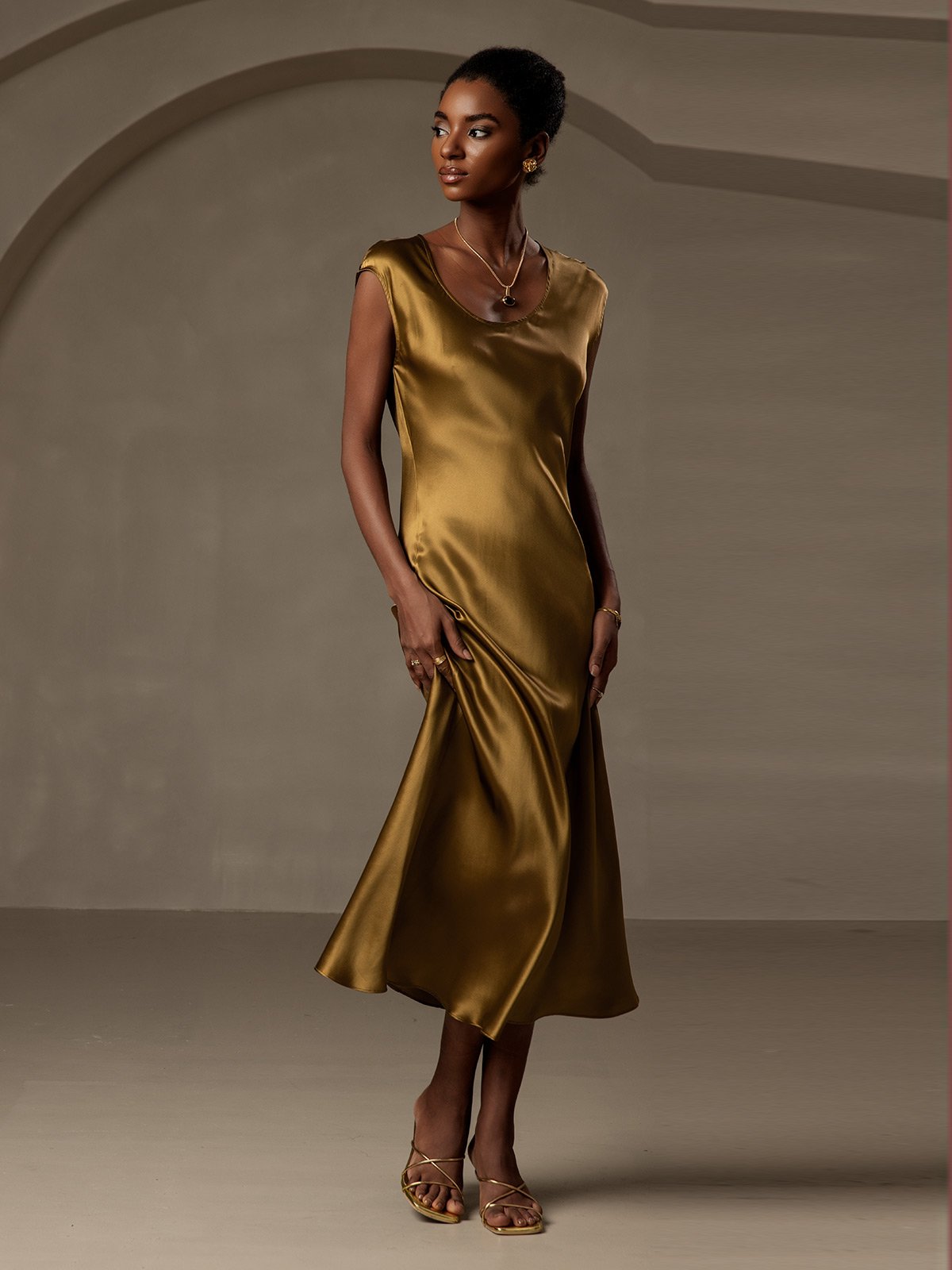 Rosstef 19Momme Silk Cap Sleeve Round Neck Midi Dress