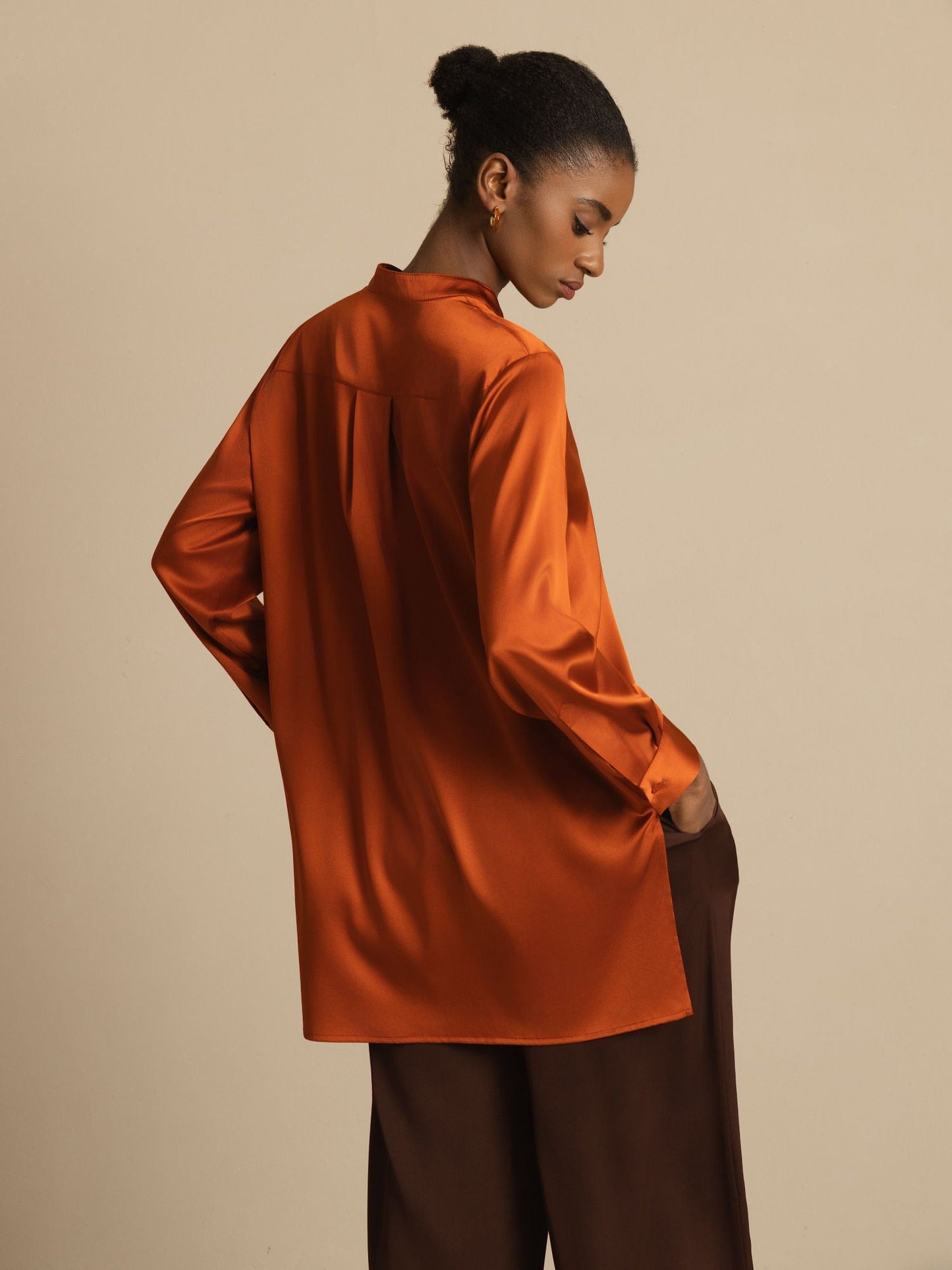 Rosstef 19Momme Silk Flex Stand Collar High-Low Bluse