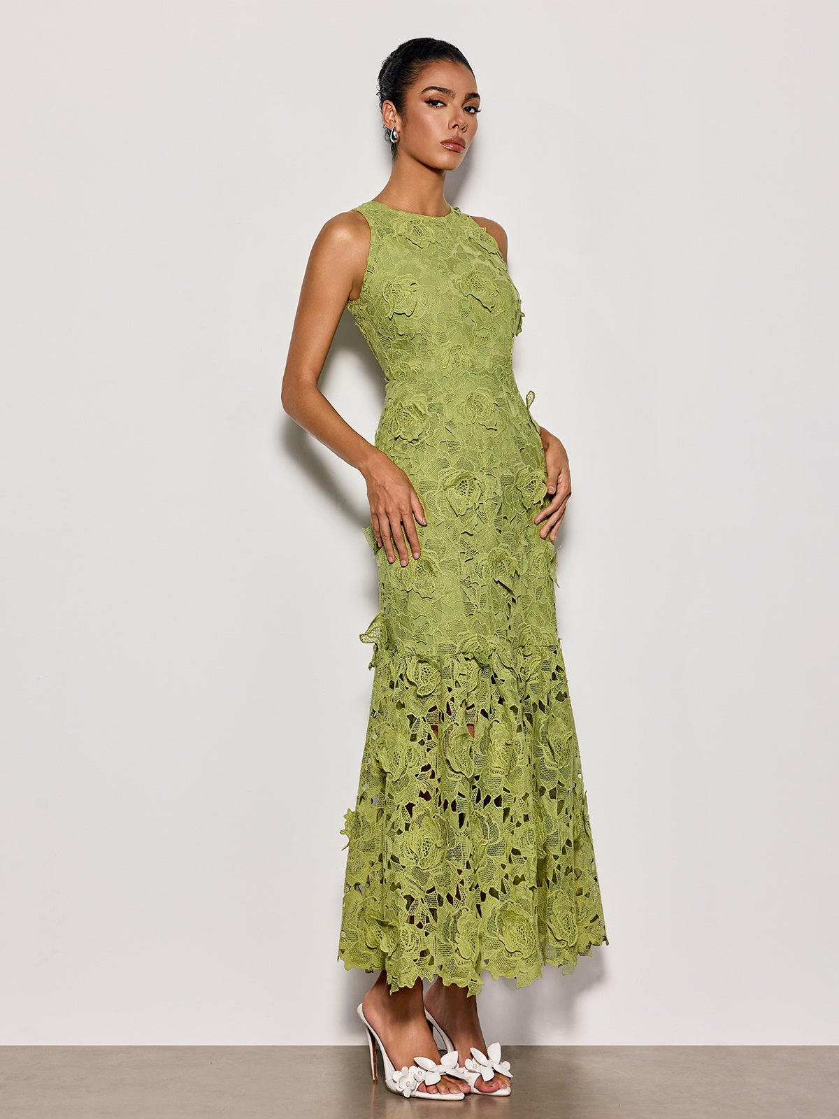 Savrel Sleeveless Cutout Flower Maxi Dress