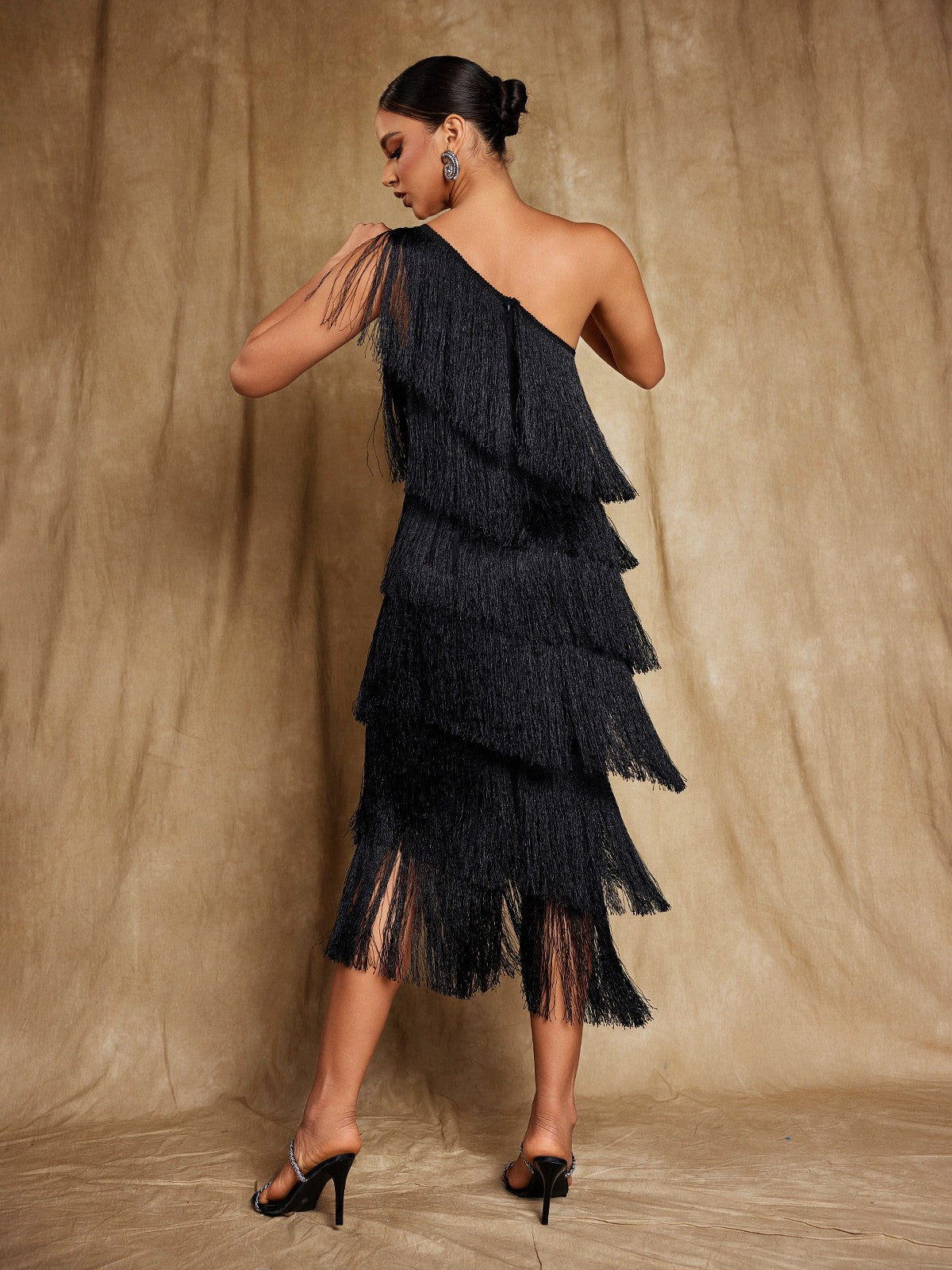 Rosstef Stiorra One Shoulder Fringe Midi Dress