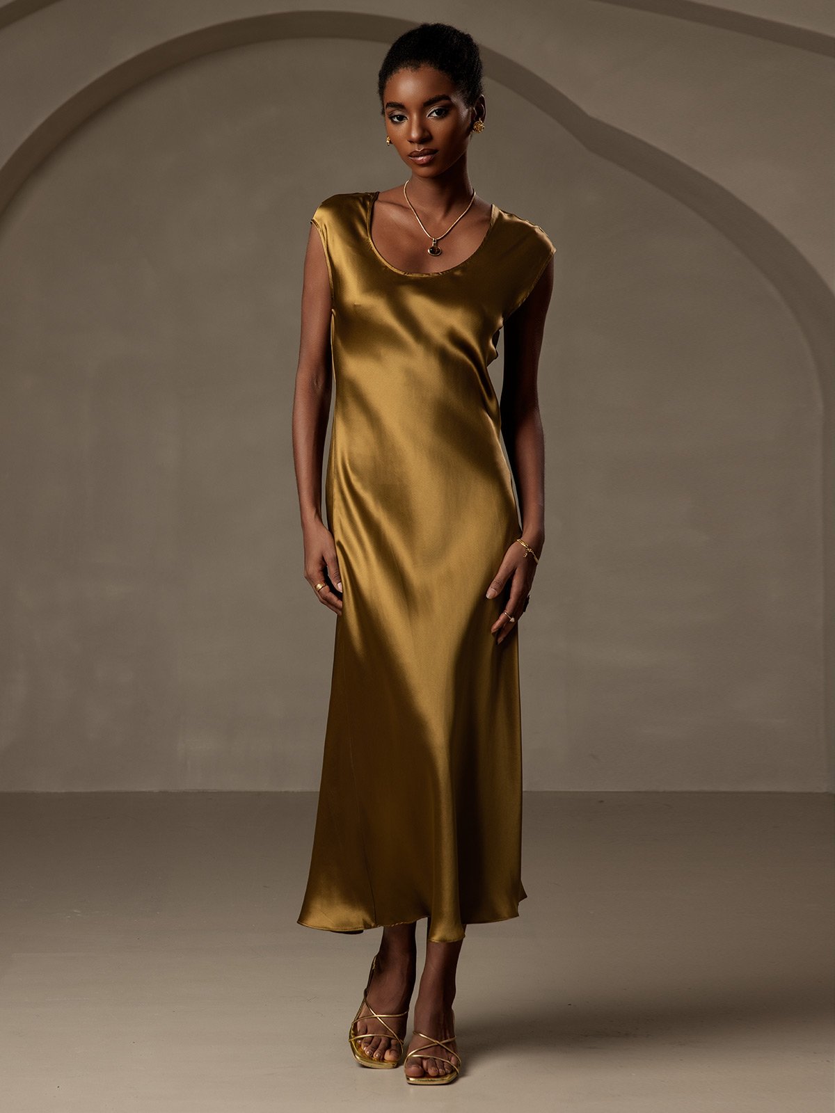 Rosstef 19Momme Silk Cap Sleeve Round Neck Midi Dress