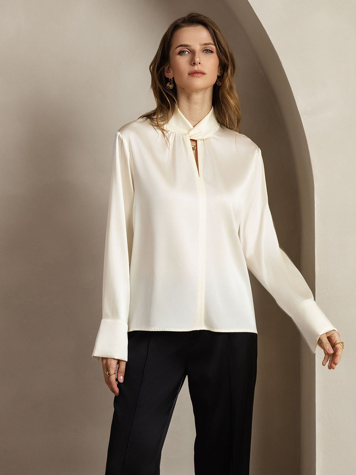 Rosstef 19Momme Silk Keyhole Neck Blouse with Pearl Buttons