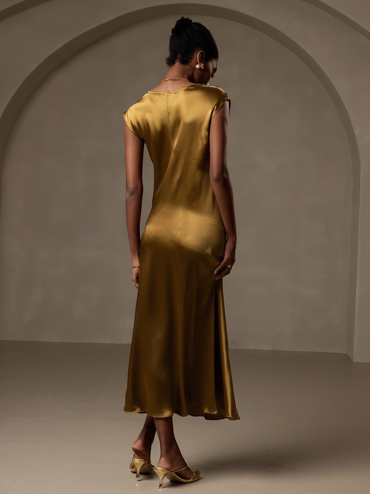 Rosstef 19Momme Silk Cap Sleeve Round Neck Midi Dress