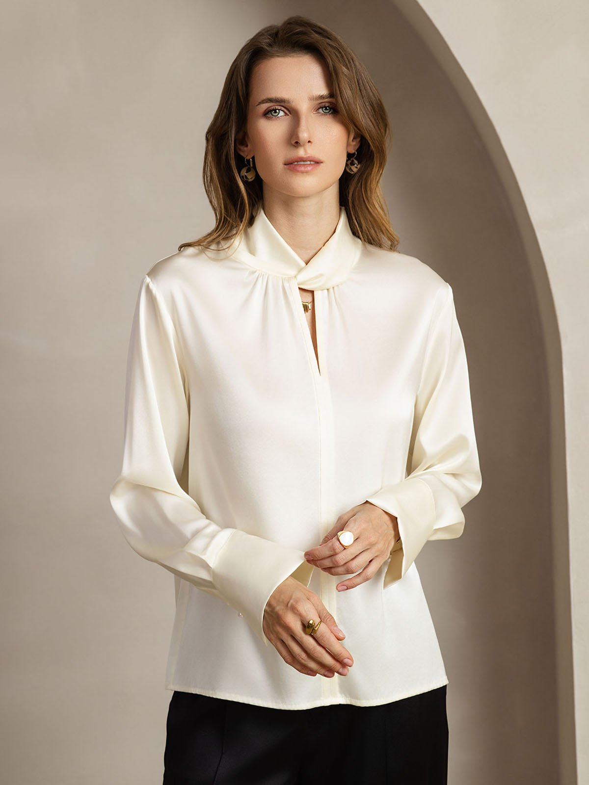Rosstef 19Momme Silk Keyhole Neck Blouse with Pearl Buttons